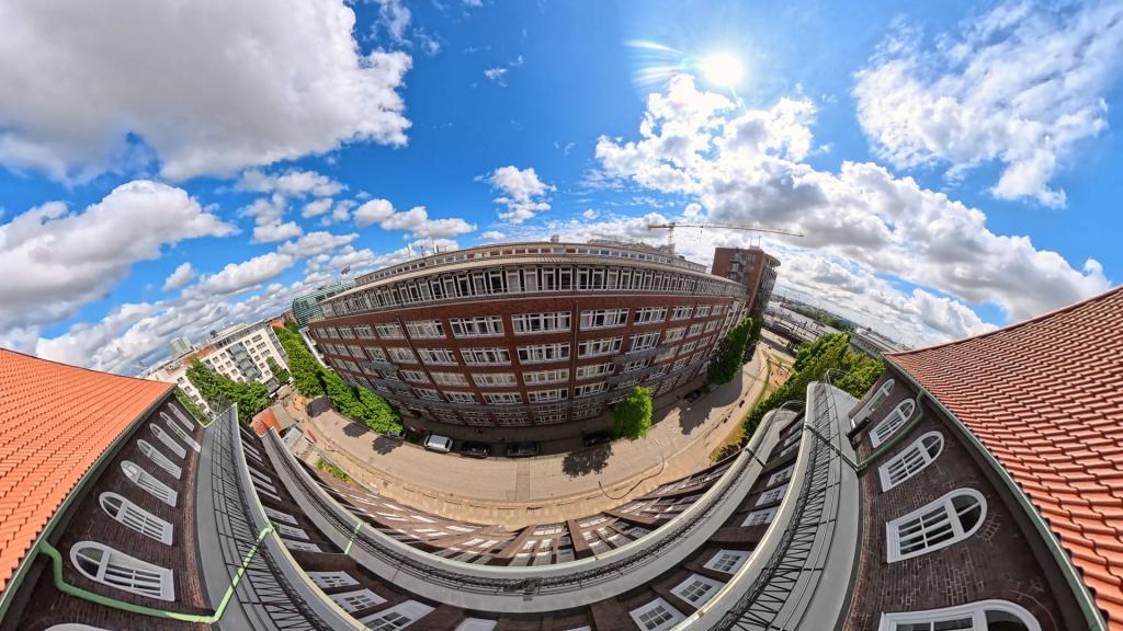 Insta360 X5 360°-Rundflug: Kontorhaus Stubbenhuk Hamburg (Wempe), sonnig, leicht bewölkt, Skyline, Virtuelle Rundgänge